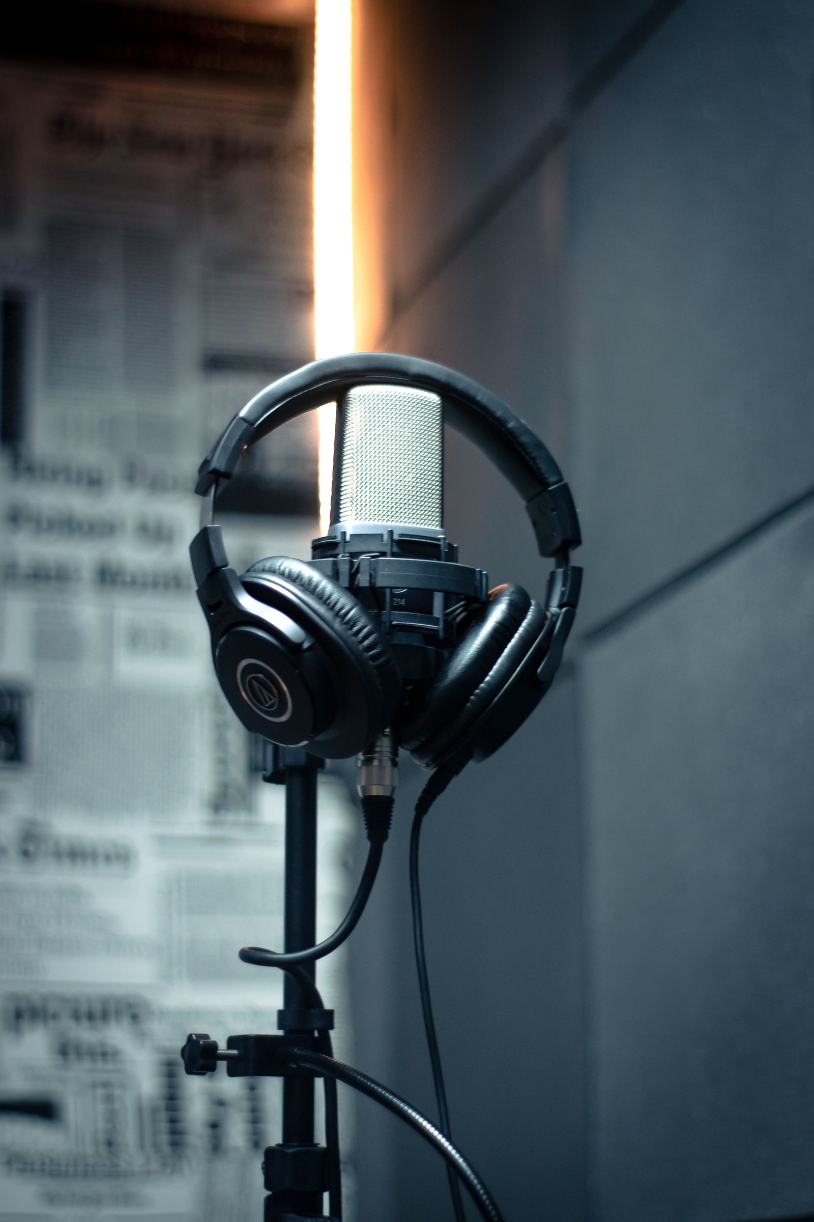 Attrezzatura del kit Solo Voice Kit, composta da microfono, mixer e accessori